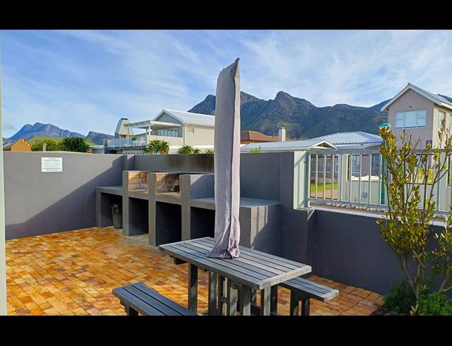 M² LODGE FOR SALE IN KLEINMOND CENTRAL